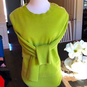 100% Cashmere sweater! Size large. A very pretty Apple green.